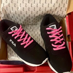 Women’s Fila shoes size 6.5 brand new!
